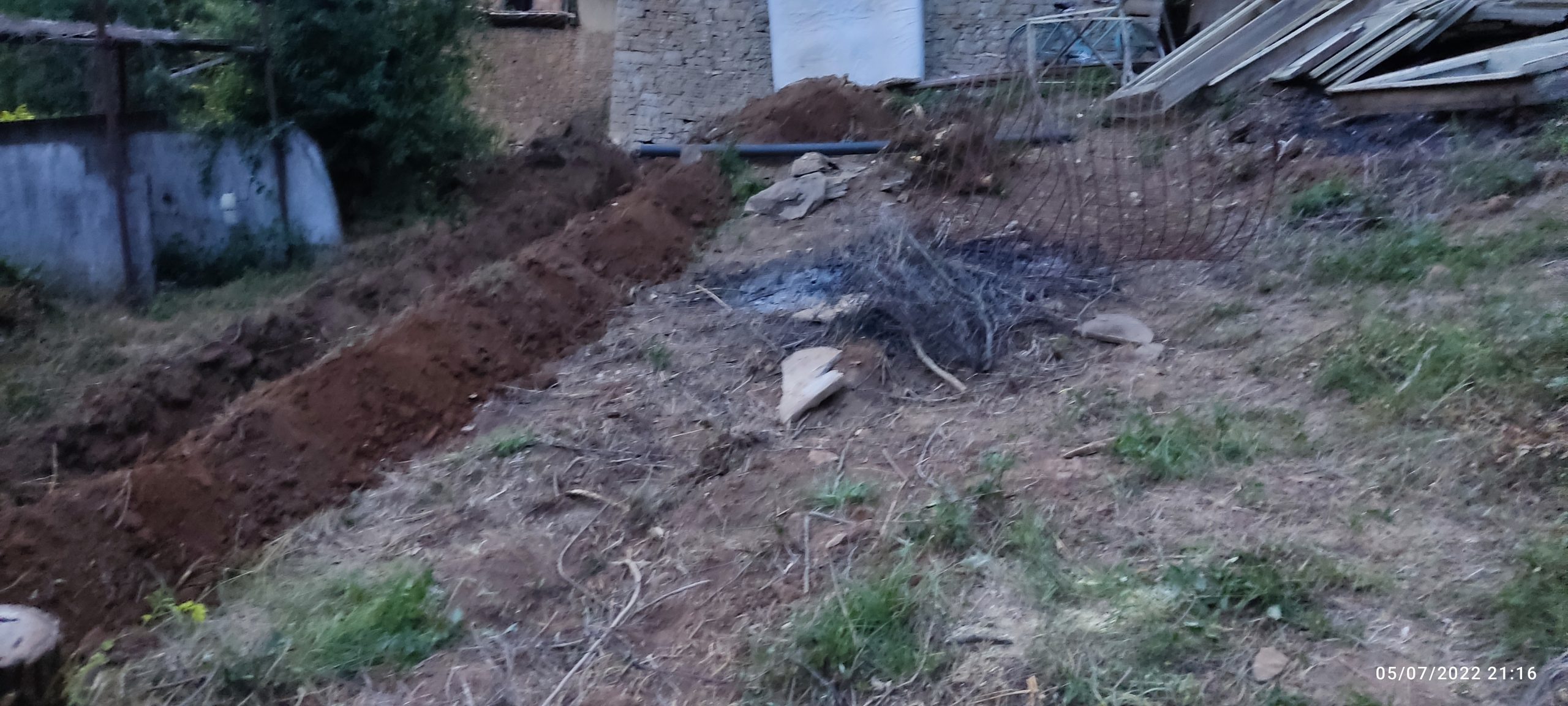 Копаене на канал на труден терен