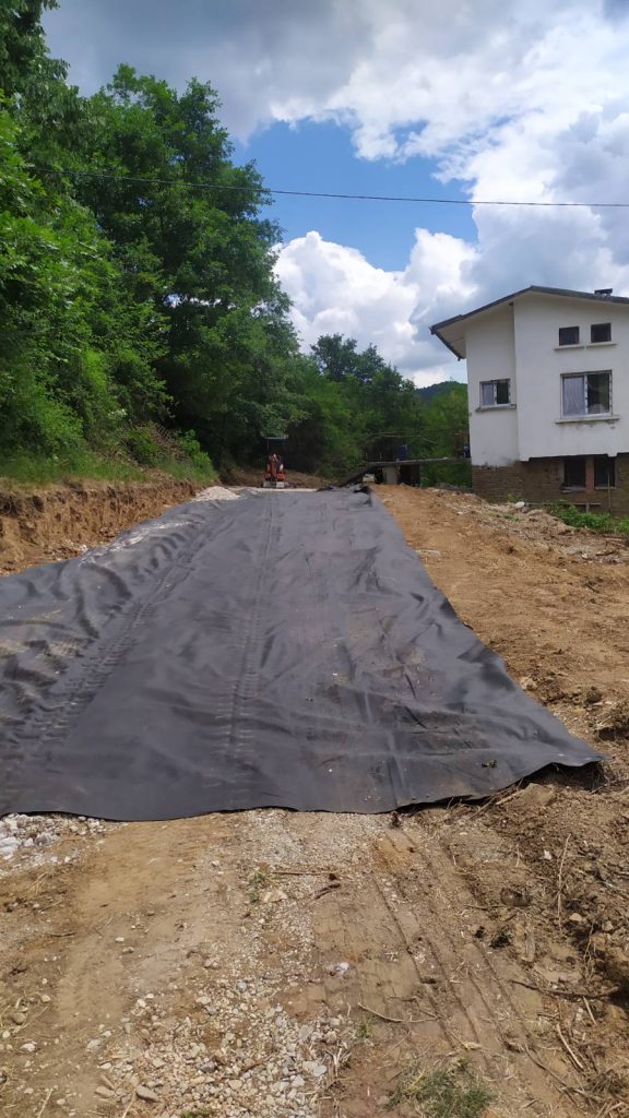 Полагане на геотекстил след изравнителни дейности
